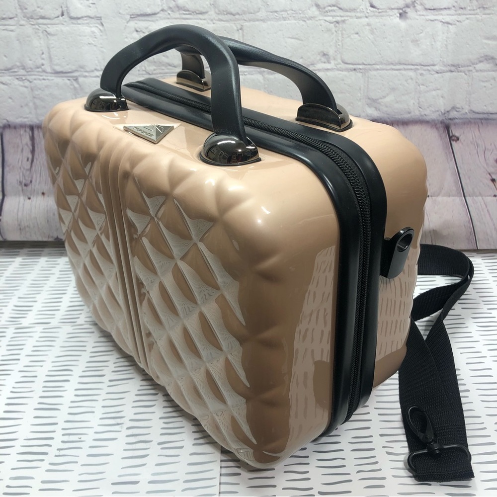 Triforce medium cosmetic travel